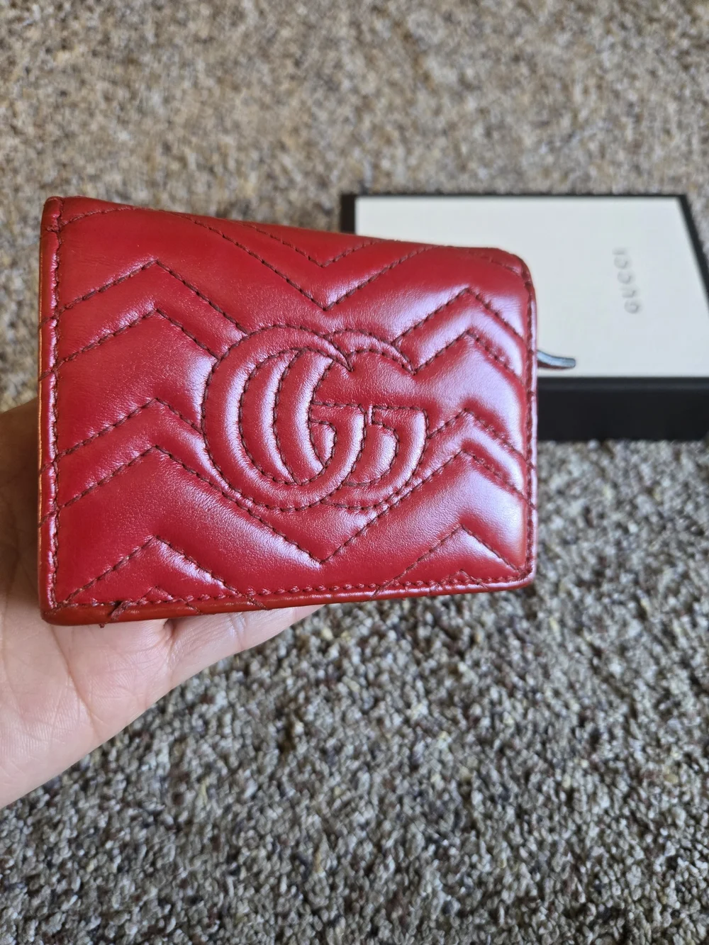 Gucci Red Quilted Leather Compact Wallet with Gold Double G - Picture 4 of 9